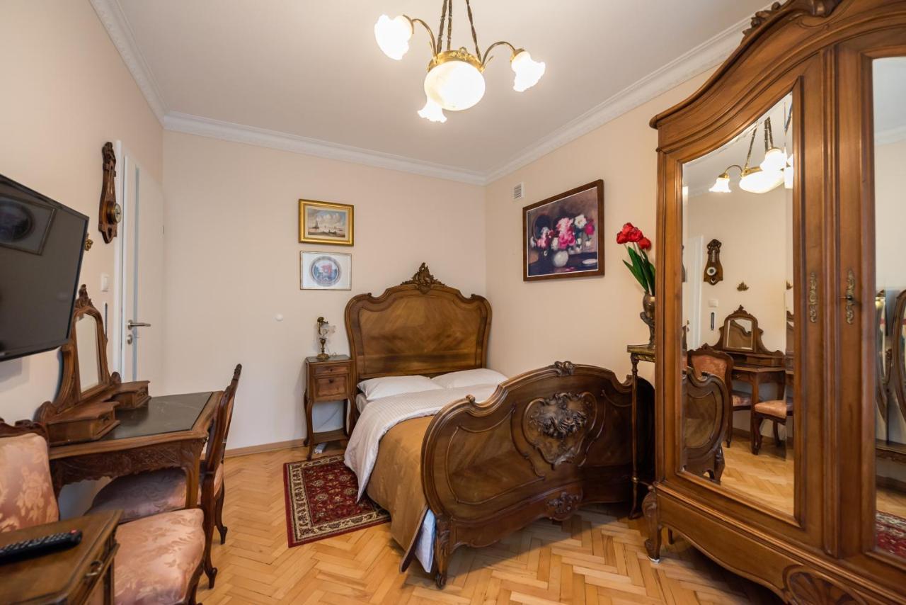 Downtown Antique Apartment ワルシャワ エクステリア 写真