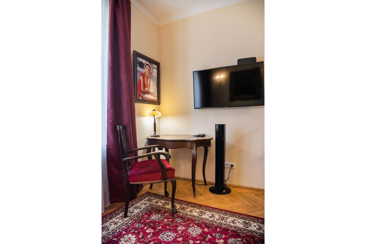 Downtown Antique Apartment ワルシャワ エクステリア 写真